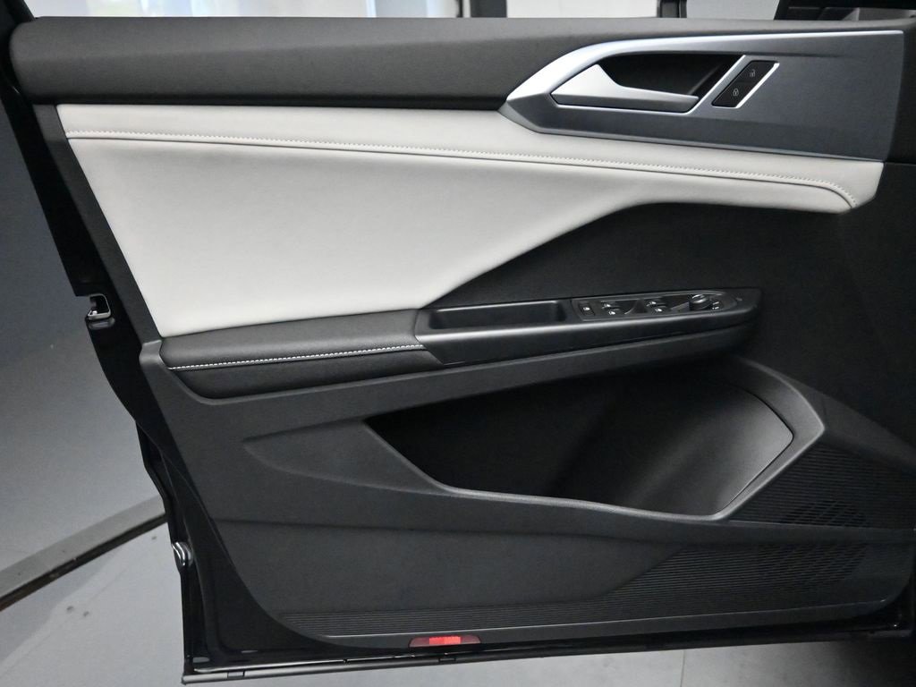 New 2025 Volkswagen Taos SE image 22