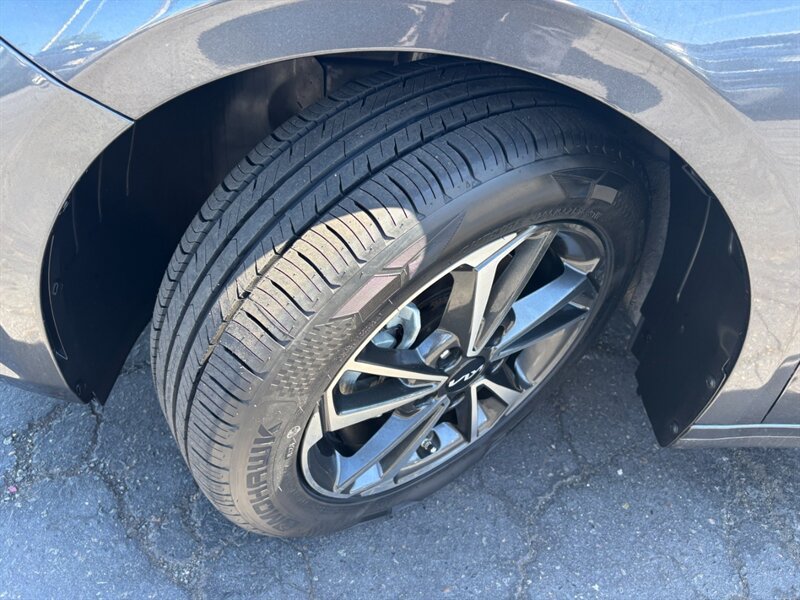 Used 2023 Kia Forte LXS FWD image 19