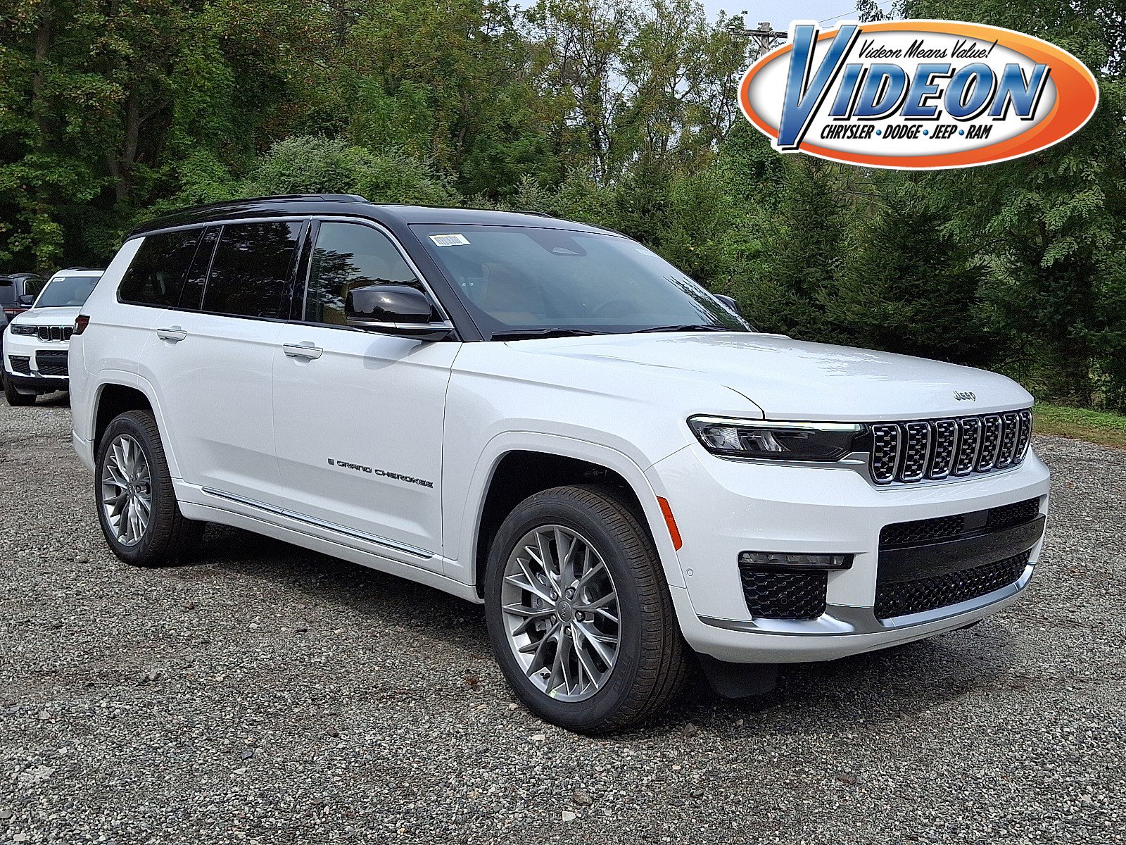 New 2025 Jeep Grand Cherokee L Summit w/ Luxury Tech Group V image 1