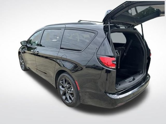 Used 2025 Chrysler Pacifica Limited FWD image 6