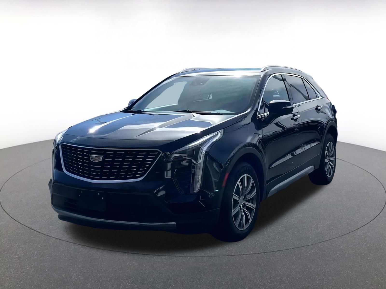 Used 2023 Cadillac XT4 Premium Luxury w/ Cold Weather Package image 7