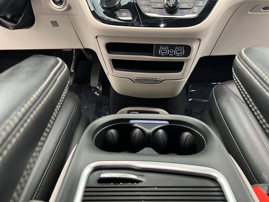 Used 2024 Chrysler Pacifica Touring-L image 47