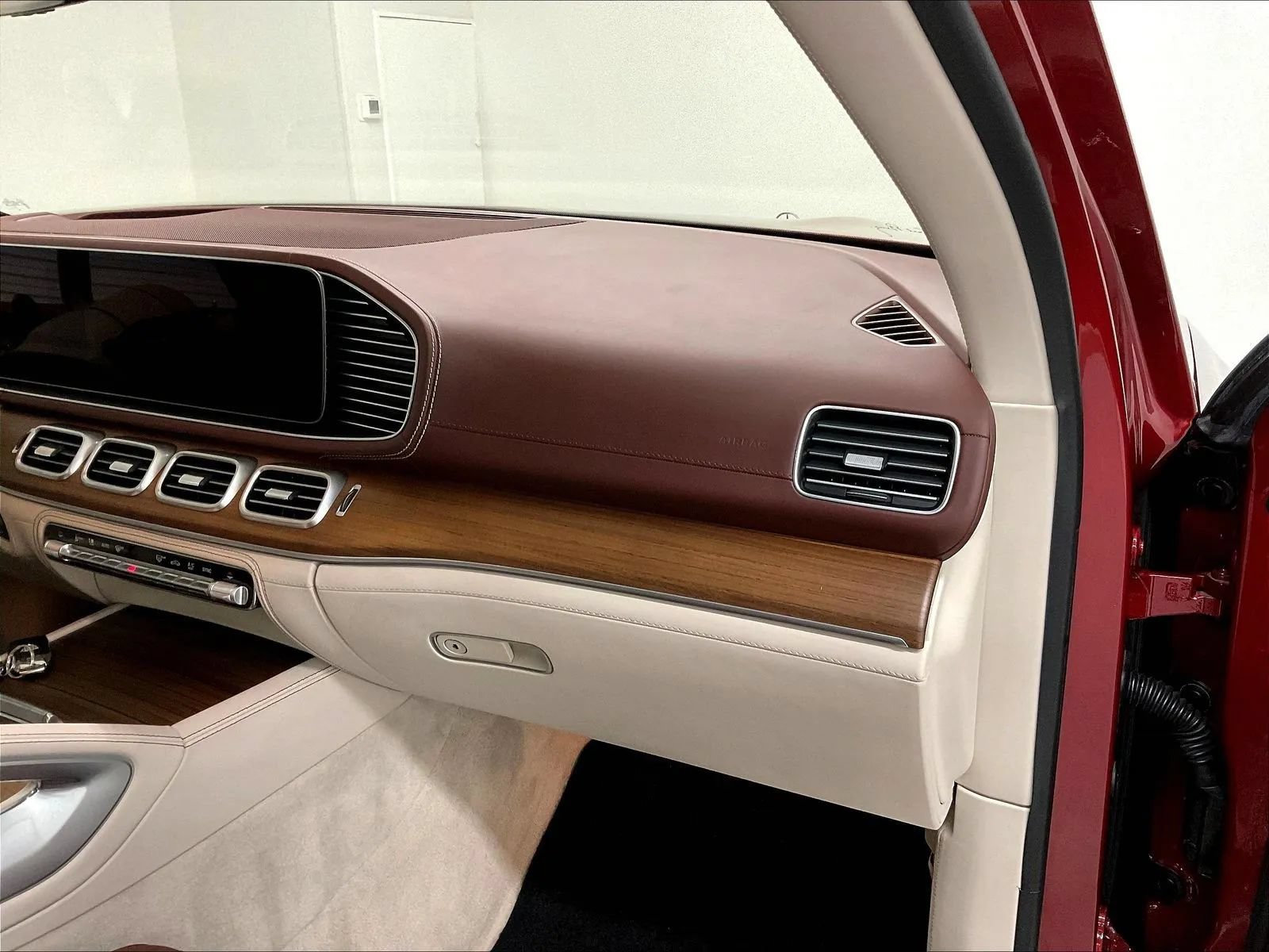 Used 2024 Mercedes-Benz Maybach GLS 600 4MATIC image 11