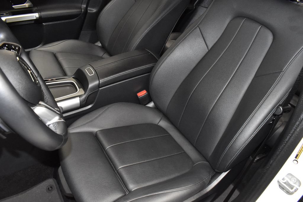 Used 2025 Mercedes-Benz GLB 250 4MATIC image 15