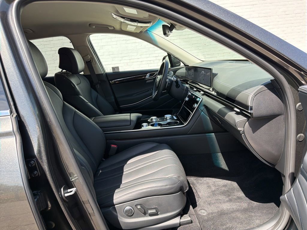 Used 2025 Genesis GV80 2.5T Standard AWD/4WD image 12