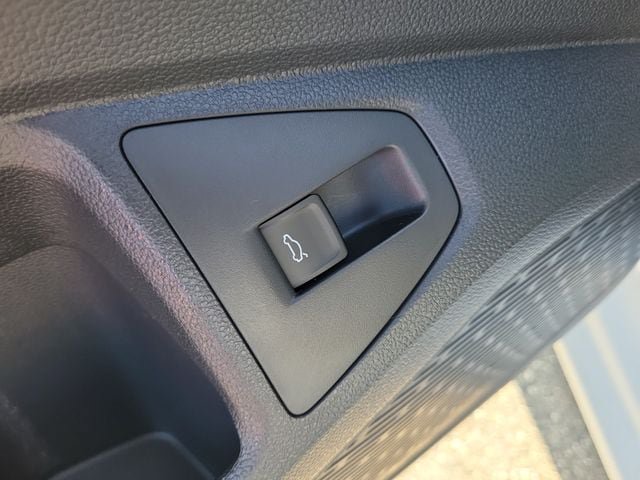 Used 2026 Volkswagen Jetta SE FWD image 14