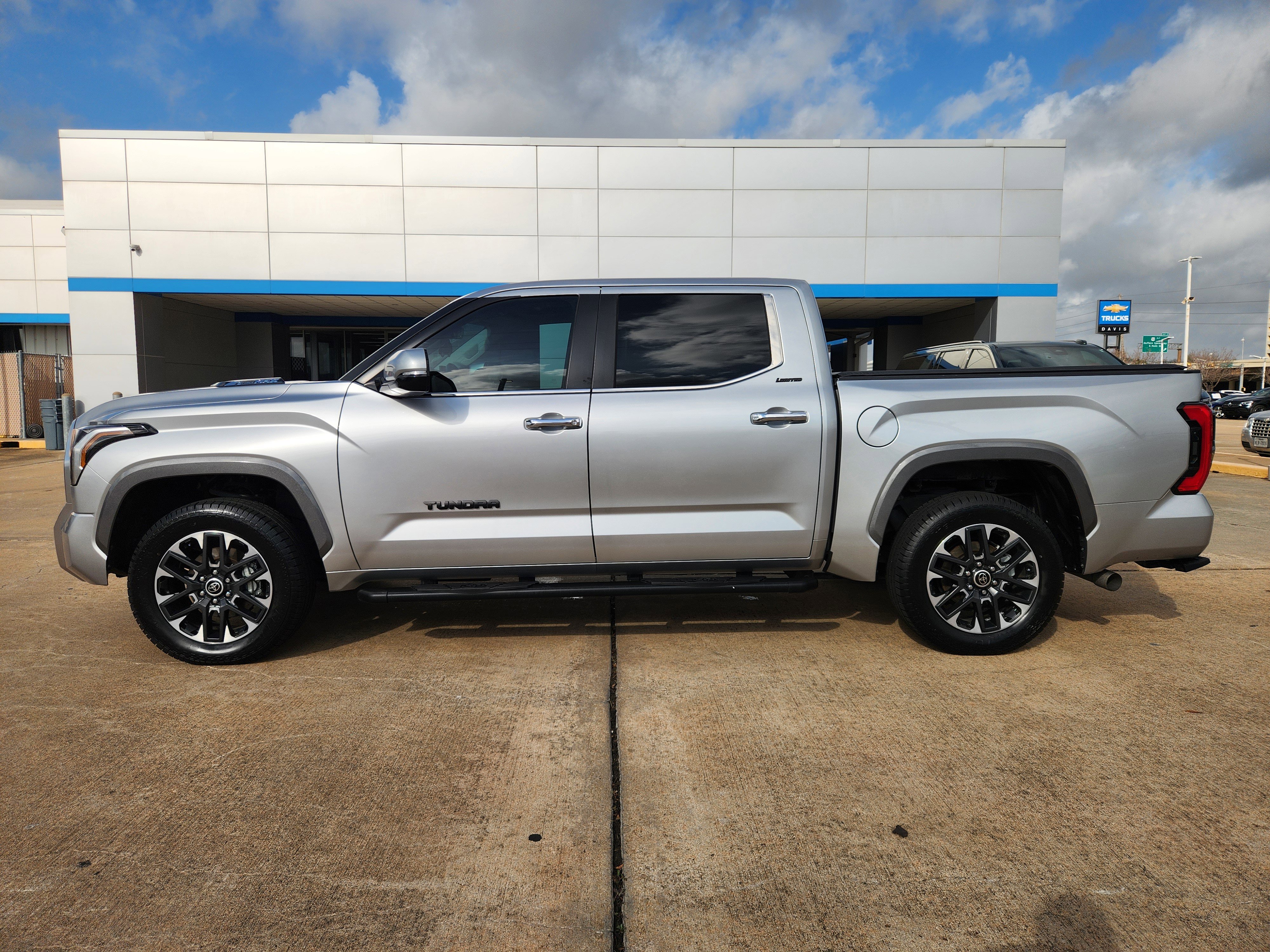 Used 2024 Toyota Tundra Limited w/ Power Package image 5