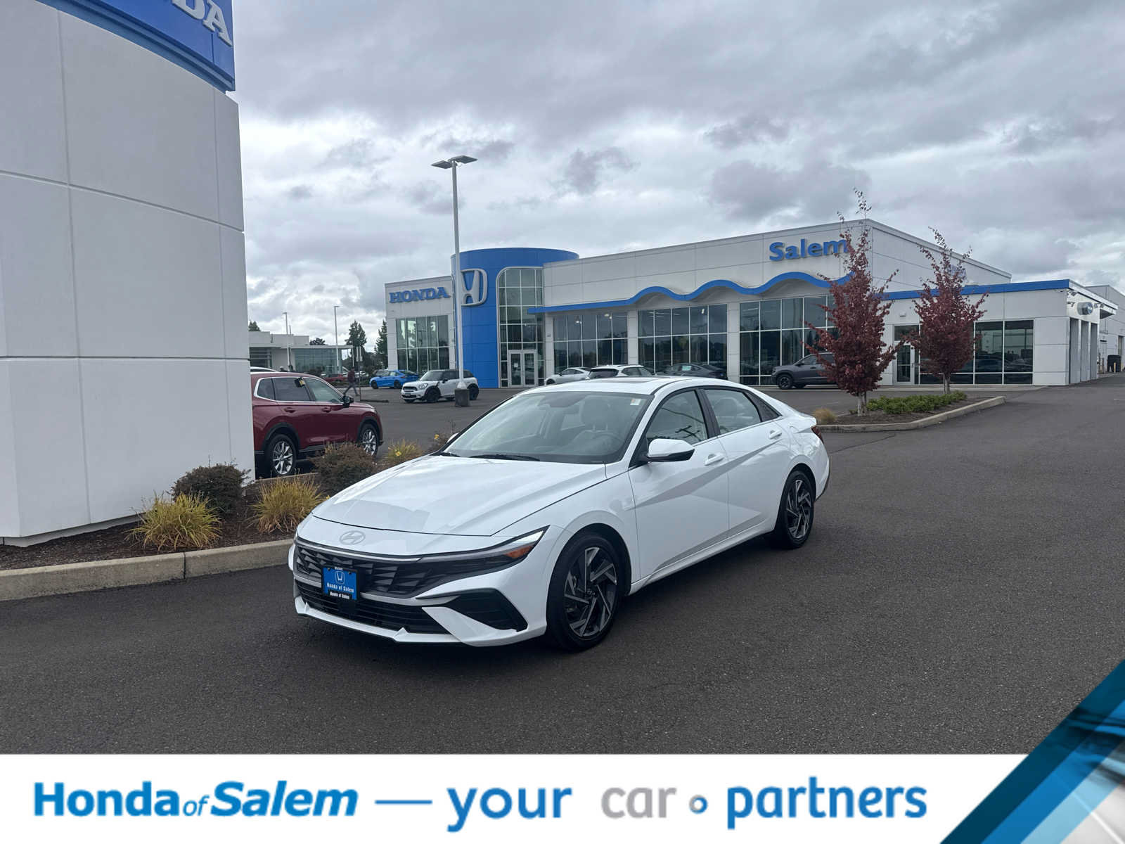 Used 2025 Hyundai Elantra Limited FWD image 1
