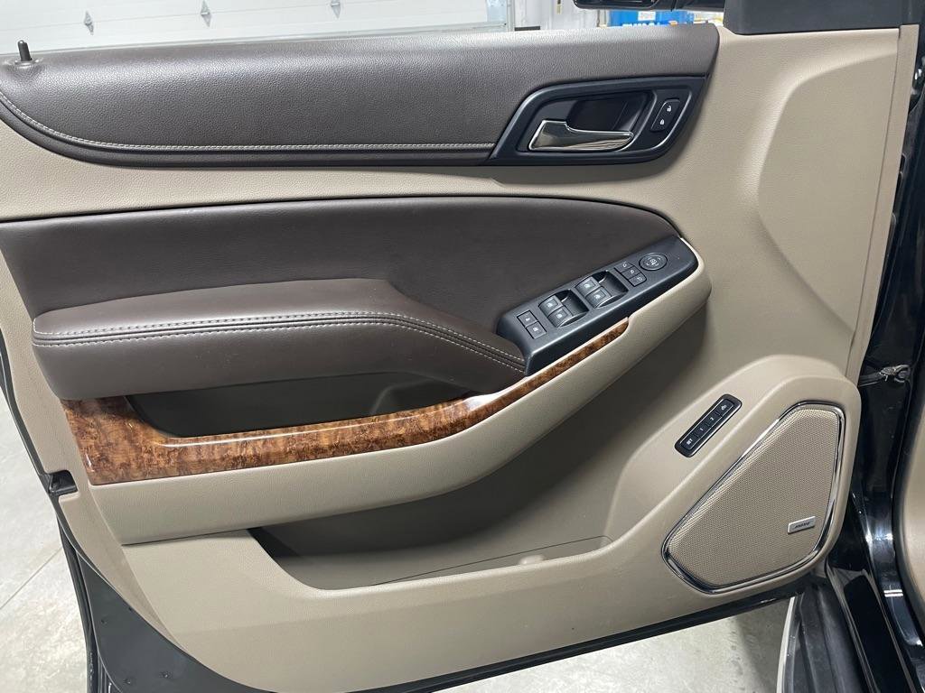 Used 2018 Chevrolet Suburban Premier image 12
