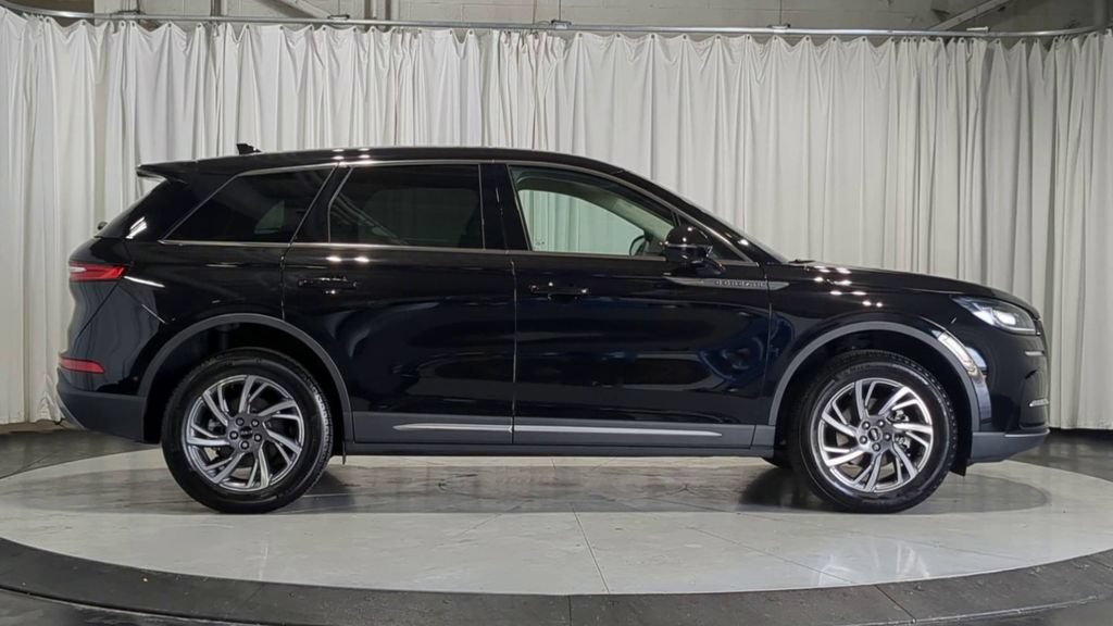 Used 2023 Lincoln Corsair AWD w/ Equipment Group 101A image 9