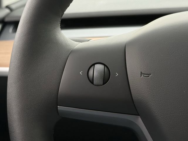 Used 2024 Tesla Model Y 2WD image 10