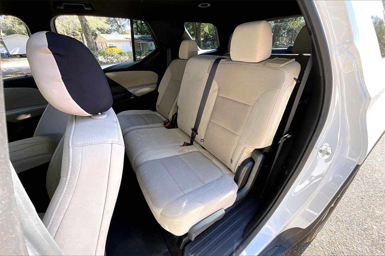 Used 2023 Chevrolet Traverse LS image 19