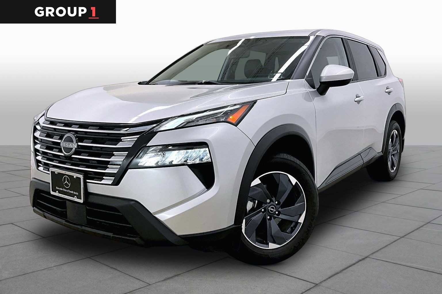 Used 2024 Nissan Rogue SV FWD image 1