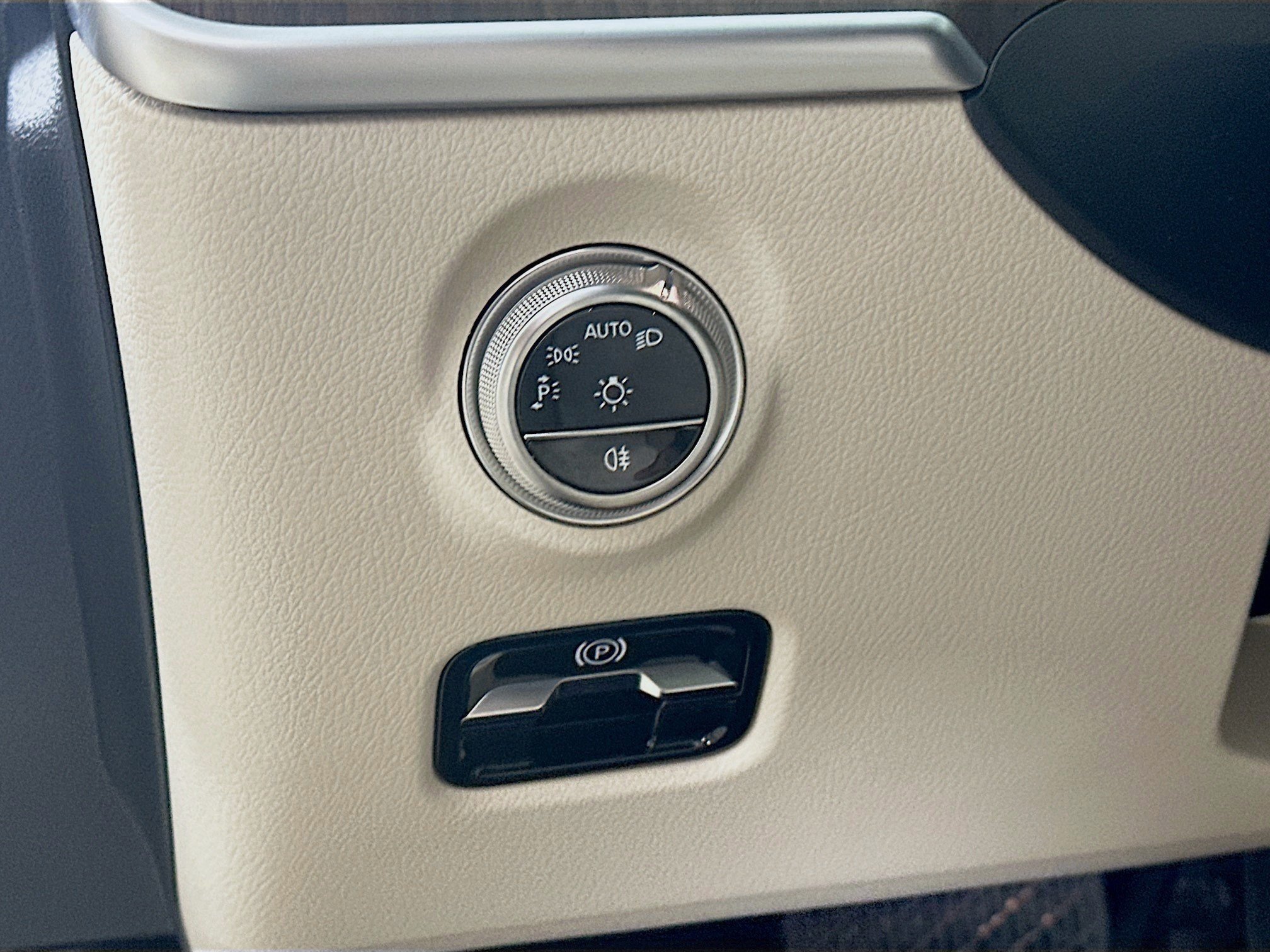 Certified 2026 Mercedes-Benz C 300 4MATIC Sedan image 10