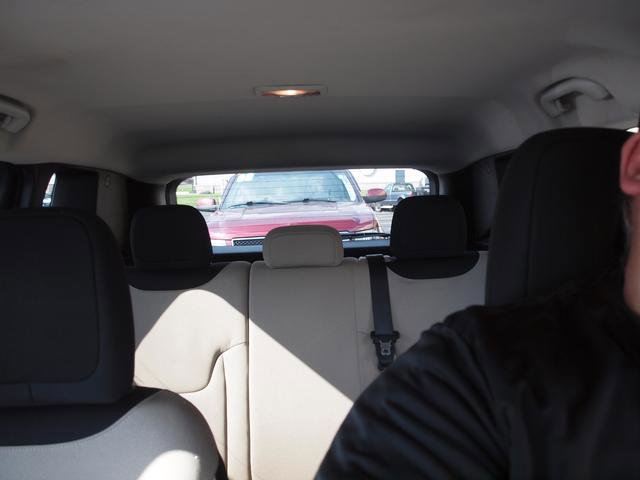 Used 2015 Jeep Renegade Latitude AWD/4WD image 12