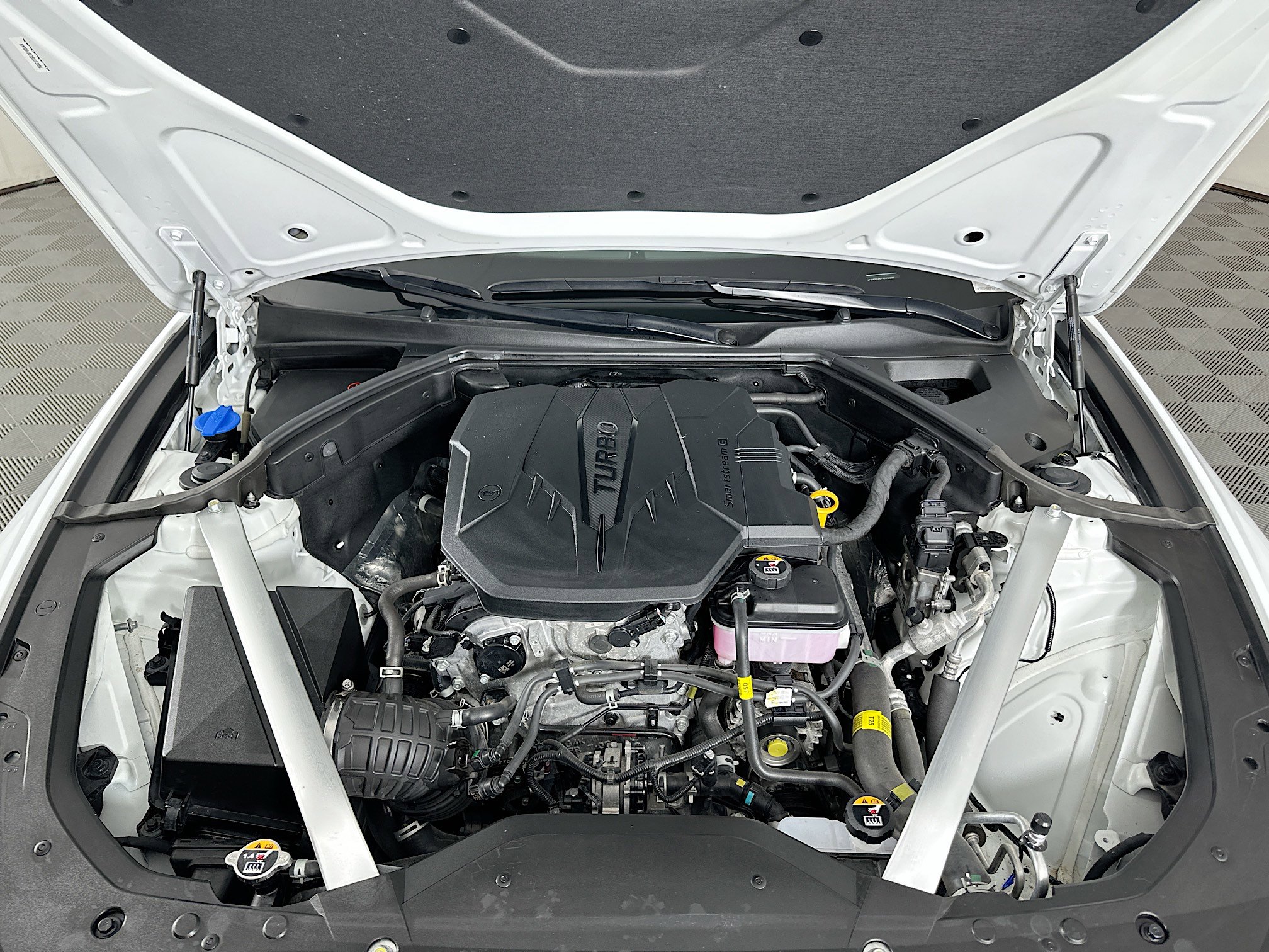 Used 2025 Genesis G70 2.5T image 33