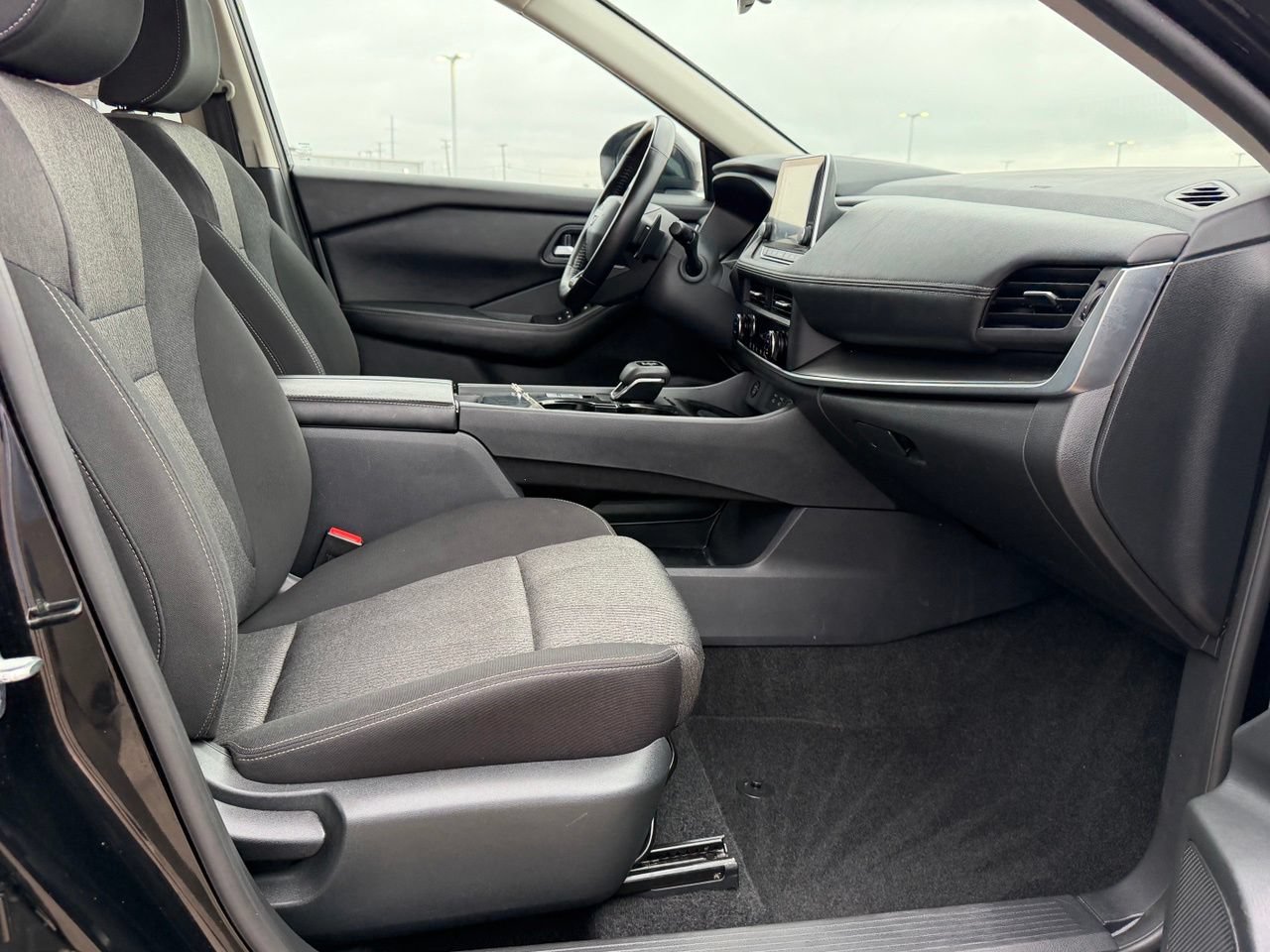 Certified 2025 Nissan Rogue SV FWD image 33