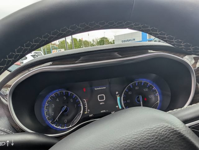 Used 2023 Chrysler Pacifica Limited FWD image 17