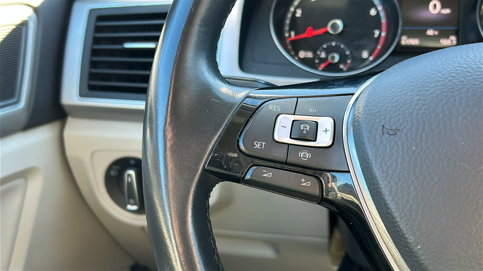 Used 2019 Volkswagen Atlas SE w/ Towing Package image 10