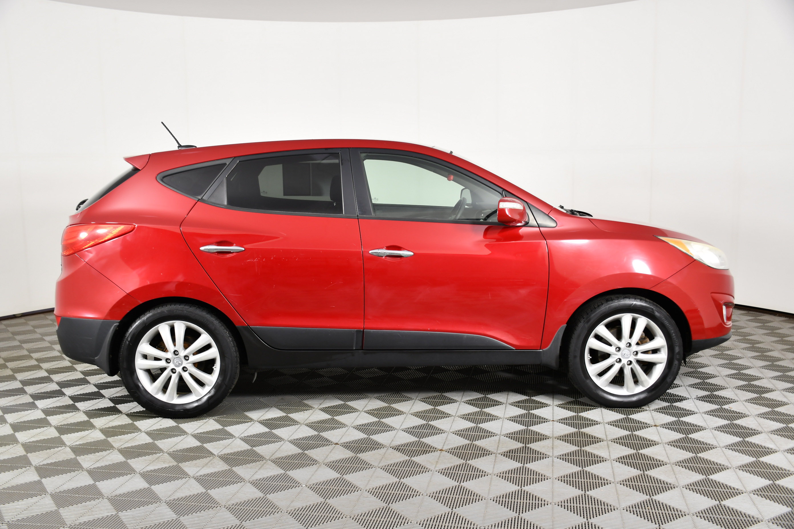 Used 2013 Hyundai Tucson Limited w/ Premium Pkg AWD/4WD image 5