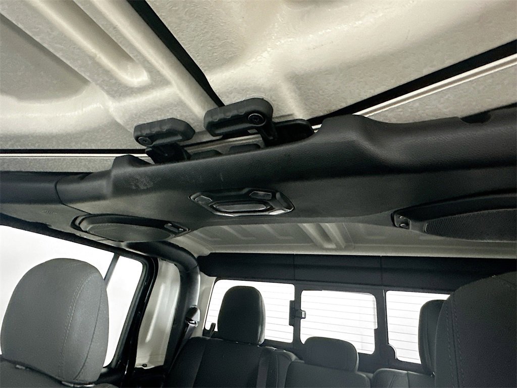 Used 2023 Jeep Gladiator Sport image 21