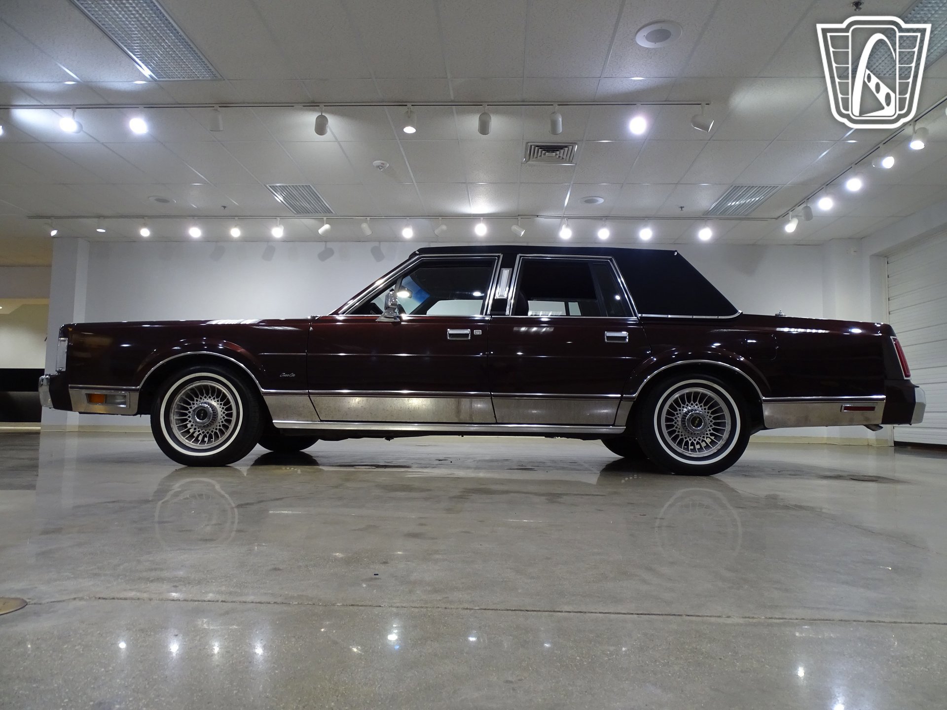 Used 1988 Lincoln Town Car RWD image 7