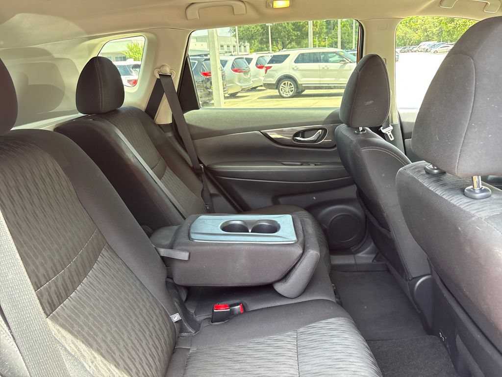 Used 2019 Nissan Rogue SV w/ Sun & Sound Touring Package AWD/4WD image 30