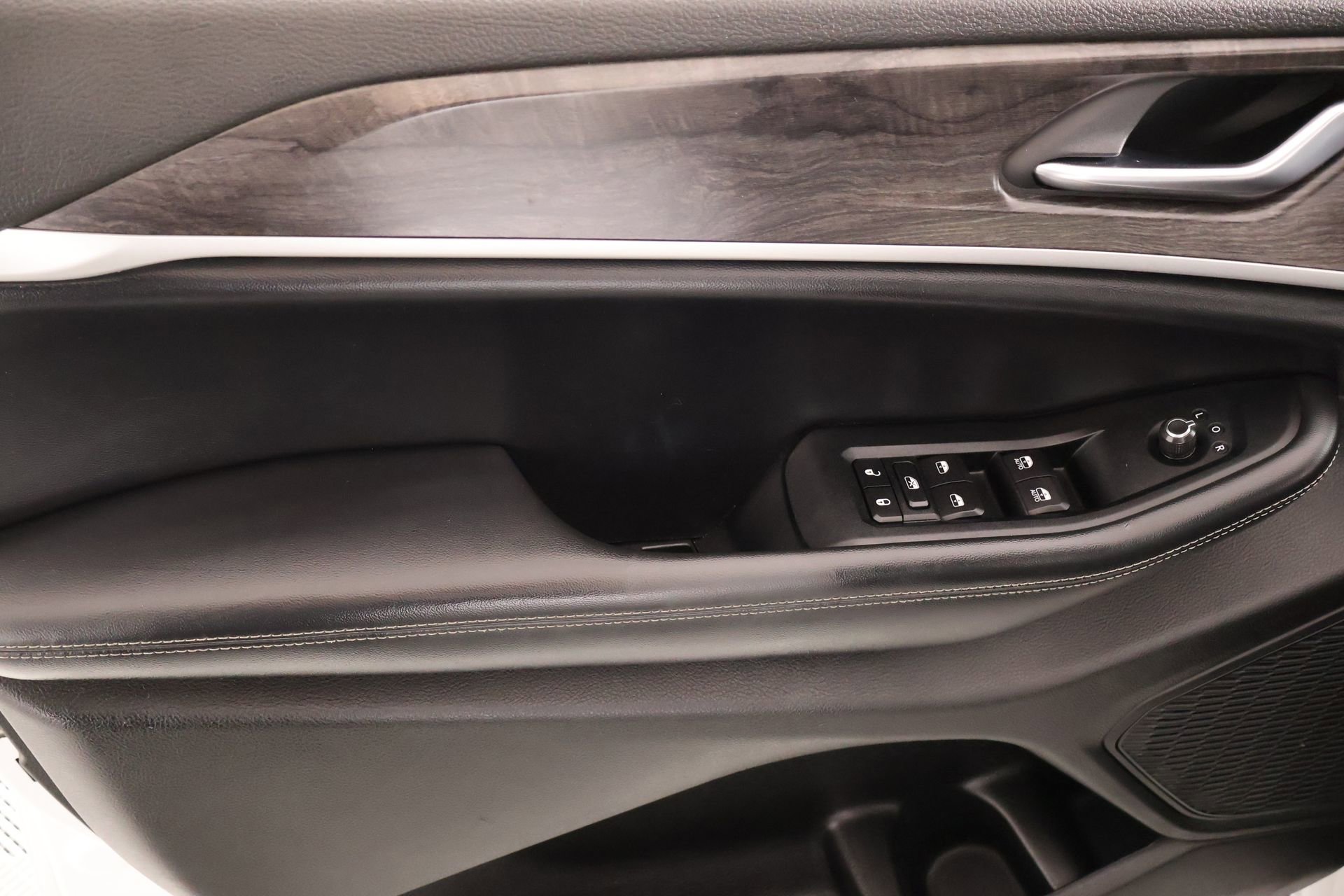 Used 2023 Jeep Grand Cherokee Limited image 15