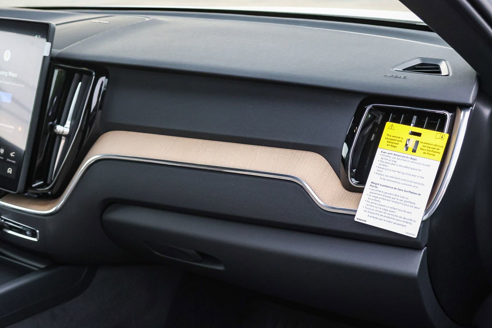 New 2026 Volvo XC60 T8 Plus w/ Climate Package image 18