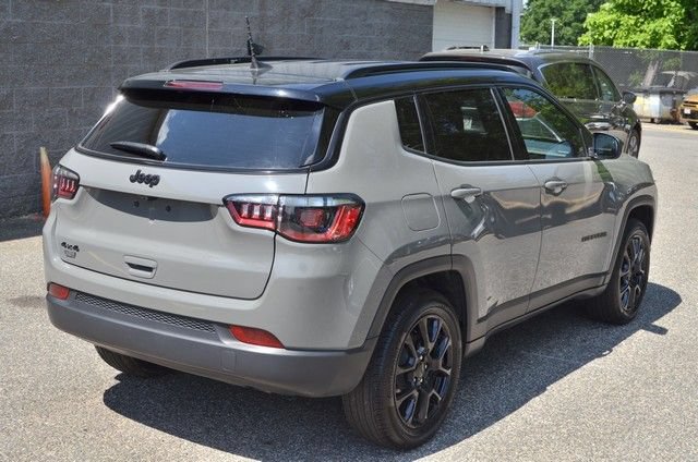 Used 2023 Jeep Compass Latitude w/ Convenience Group AWD/4WD image 8