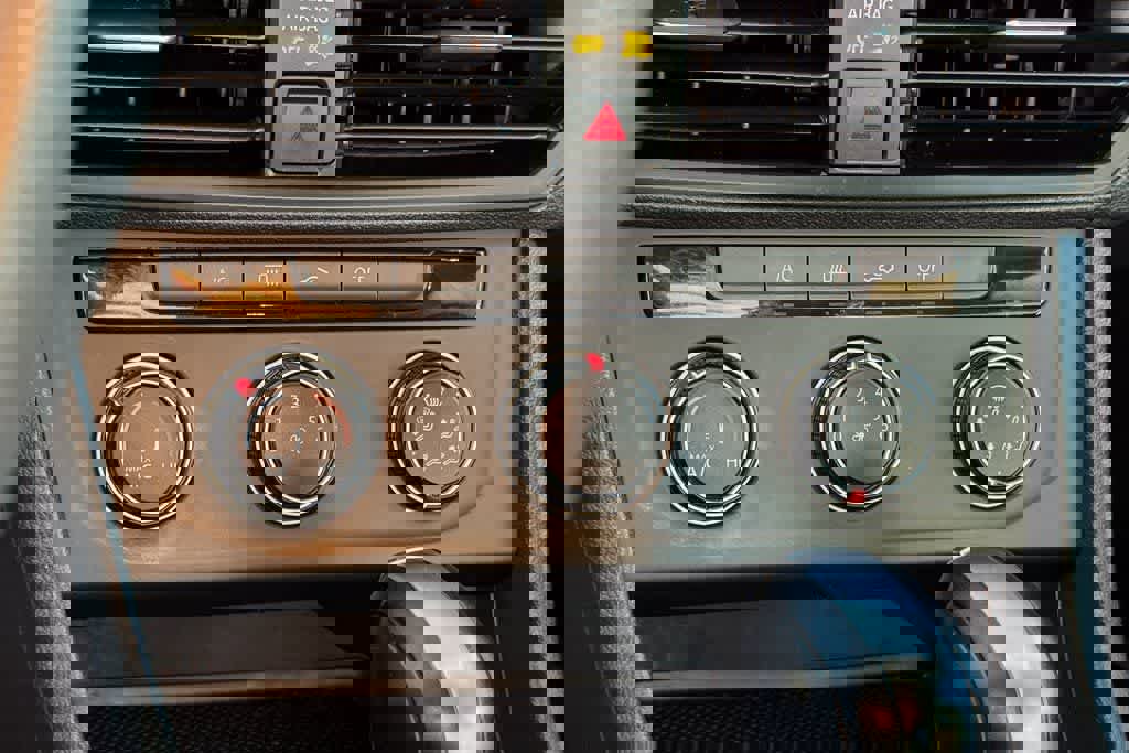 Used 2019 Volkswagen Jetta S w/ Driver Assistance Package image 19