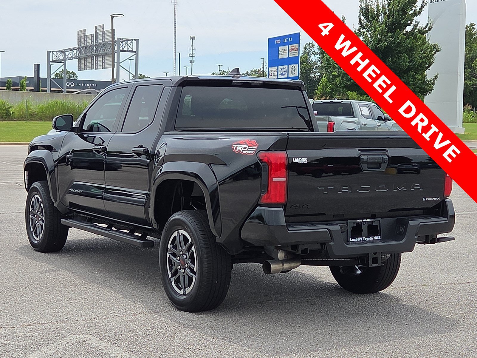 Used 2025 Toyota Tacoma TRD Sport AWD/4WD image 4