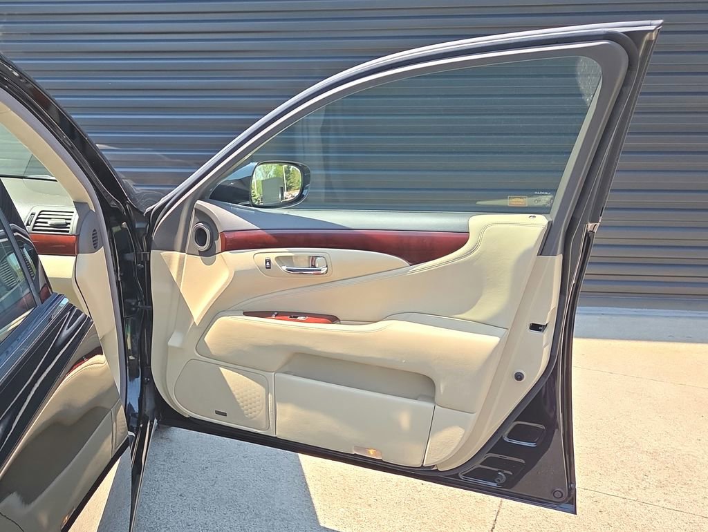 Used 2007 Lexus LS 460 L image 21