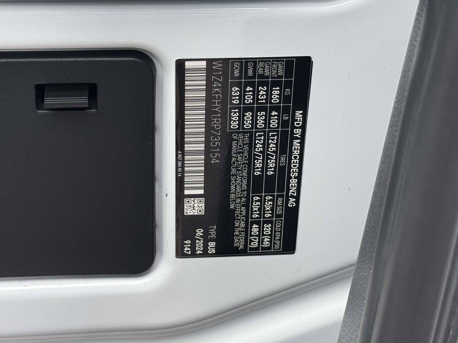Used 2024 Mercedes-Benz Sprinter 2500 image 30