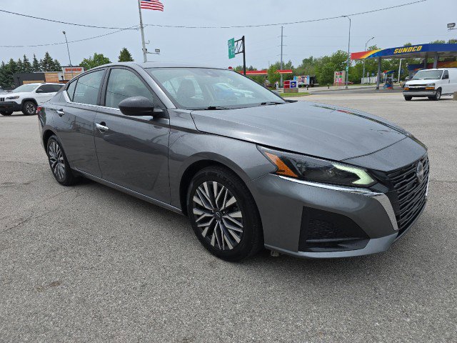 Used 2024 Nissan Altima 2.5 SV image 1