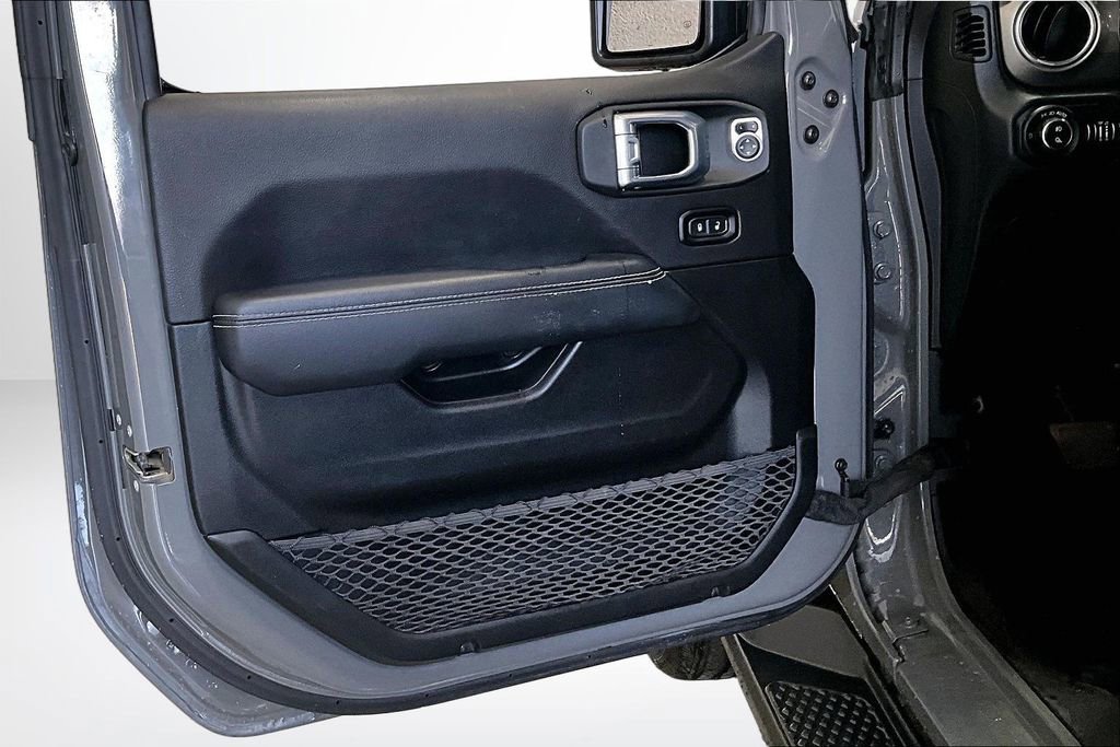 Used 2022 Jeep Gladiator Overland w/ Cold Weather Group AWD/4WD image 20