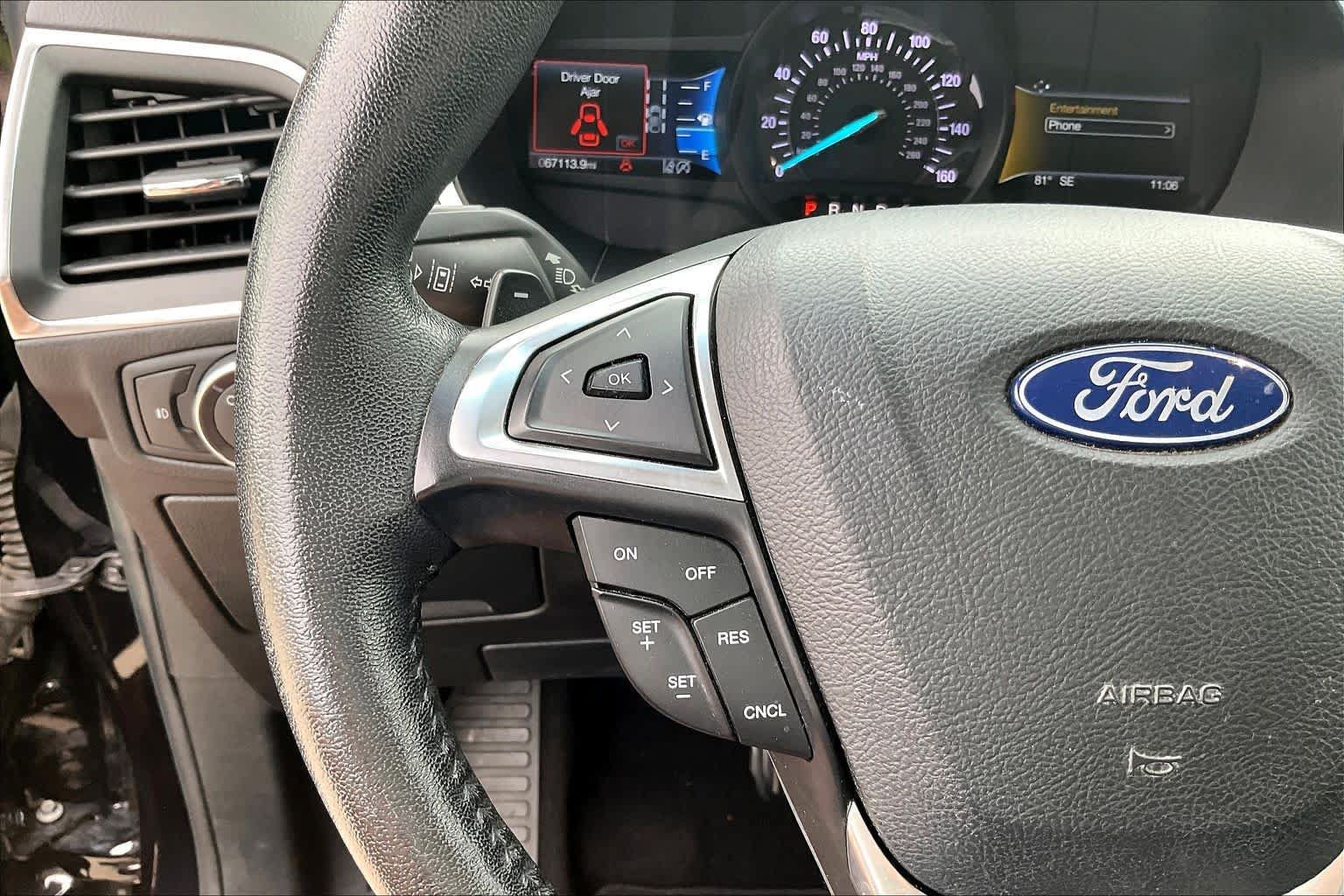 Used 2019 Ford Edge Titanium w/ Cold Weather Package AWD/4WD image 23