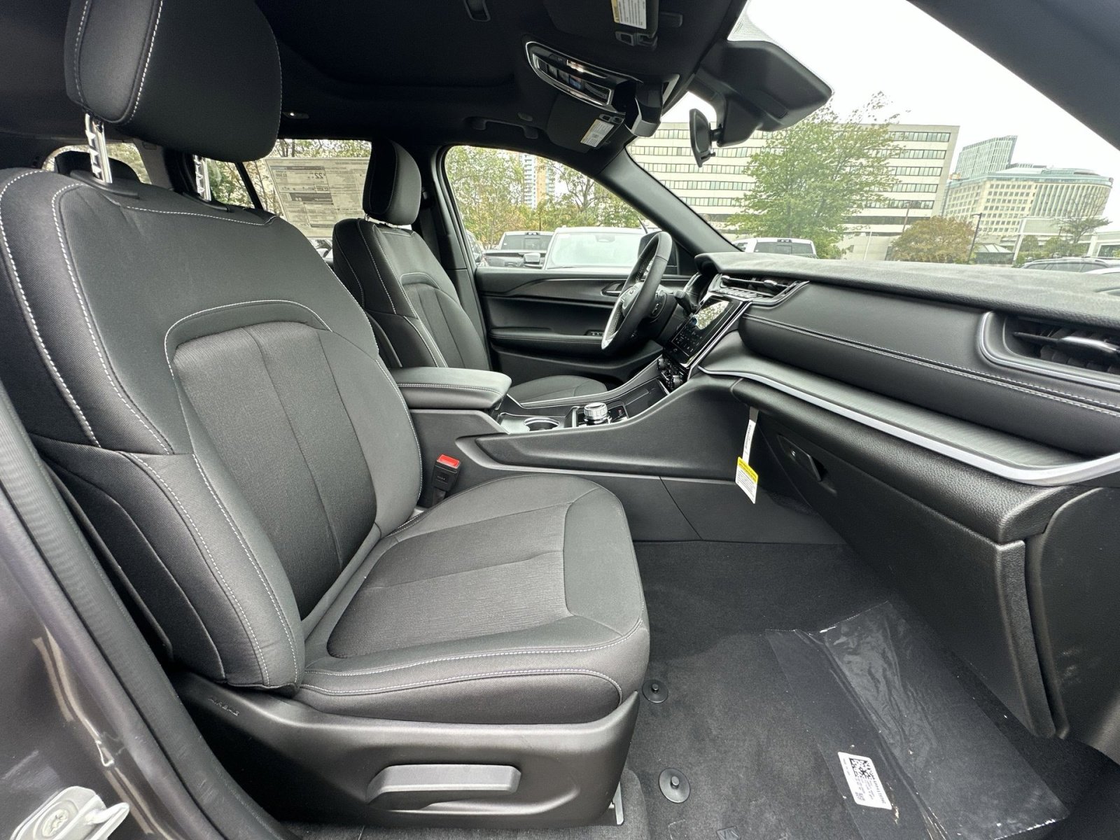 New 2025 Jeep Grand Cherokee Laredo X w/ Luxury Tech Group I image 26