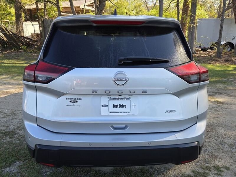 Used 2024 Nissan Rogue S image 12