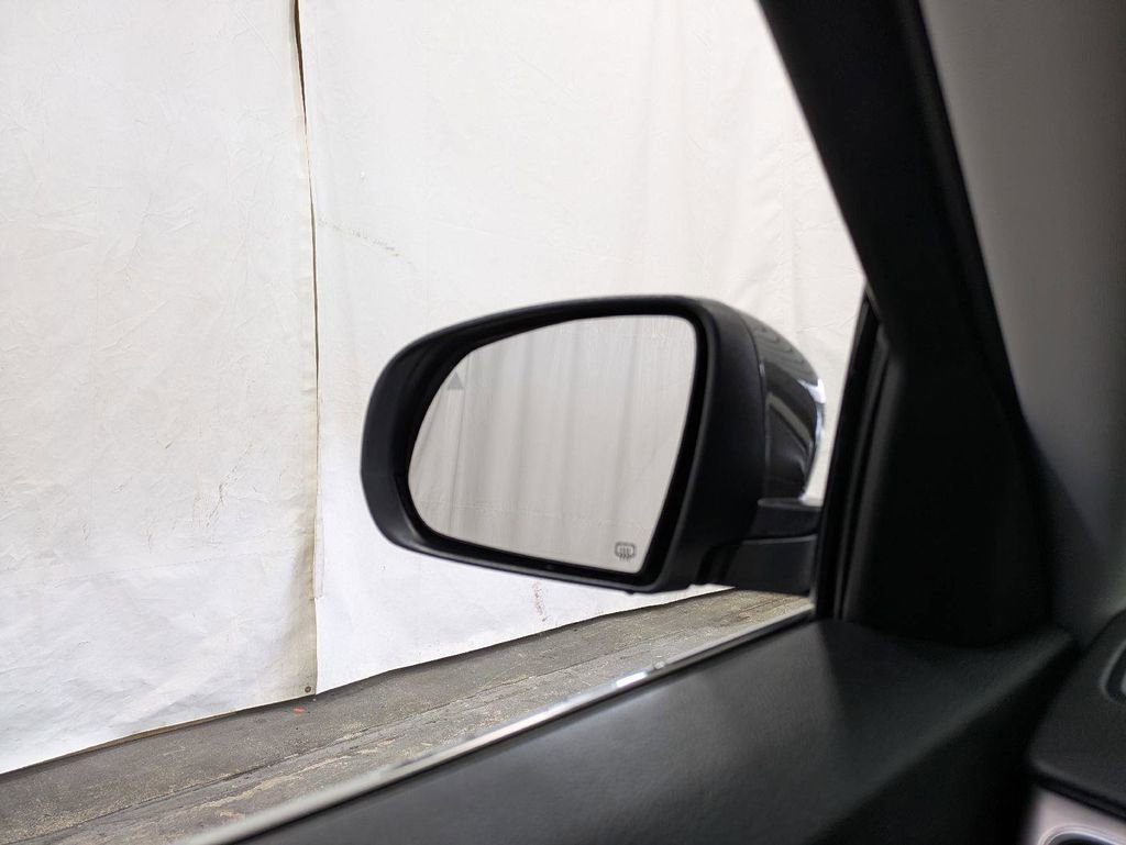 Used 2019 Jeep Cherokee Latitude Plus w/ Cold Weather Group image 14