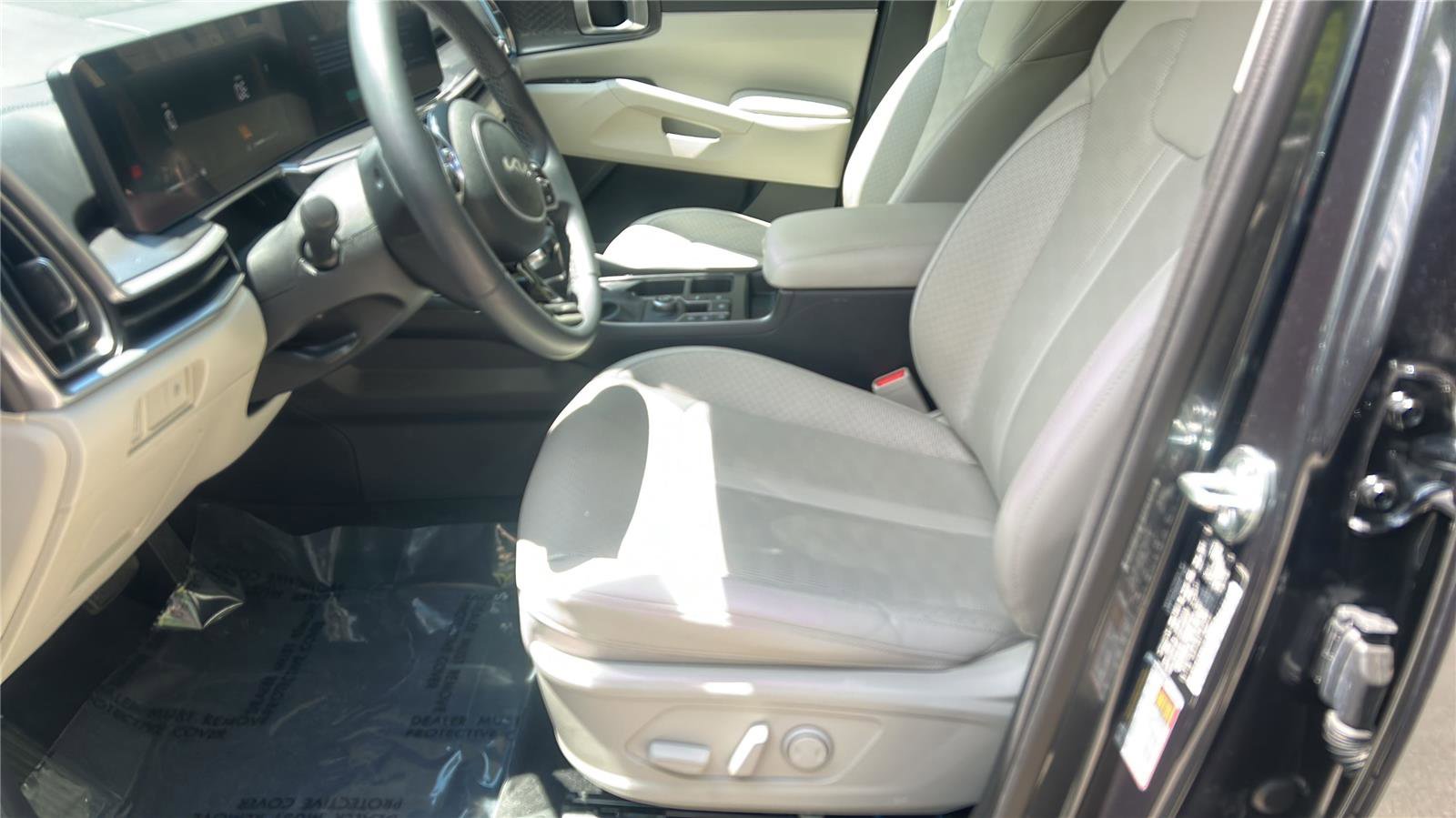 Used 2024 Kia Sorento S w/ Panoramic Sunroof Package FWD image 10