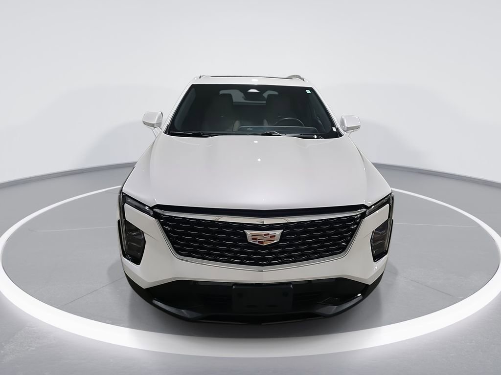Used 2024 Cadillac XT4 Premium Luxury image 3