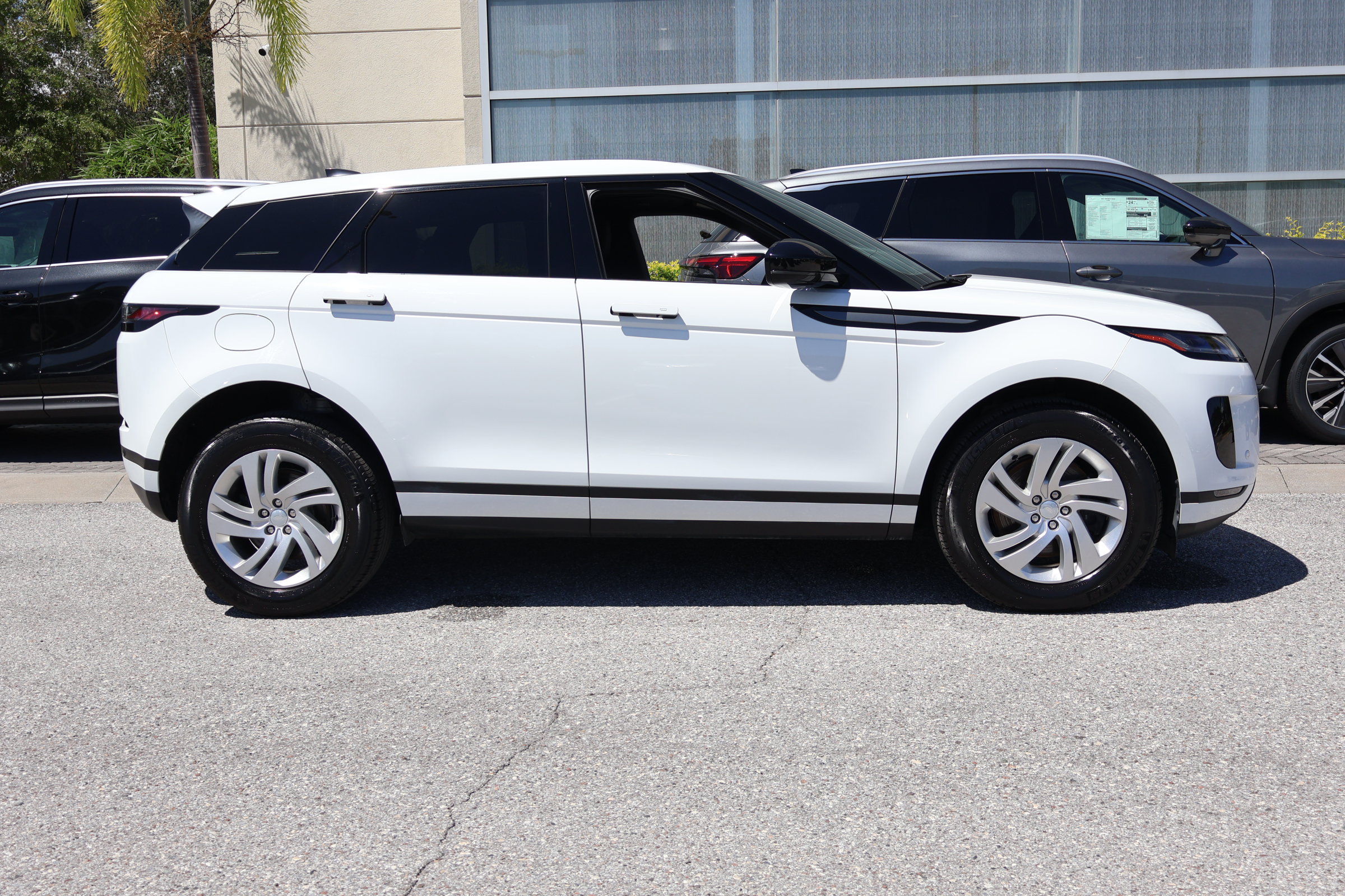 Used 2025 Land Rover Range Rover Evoque S AWD/4WD image 11