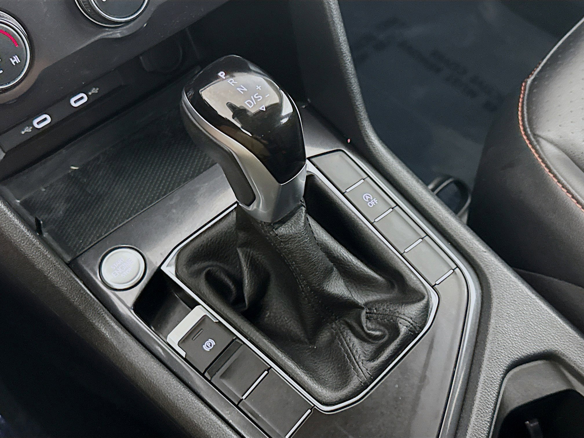 Used 2024 Volkswagen Tiguan Wolfsburg Edition image 20