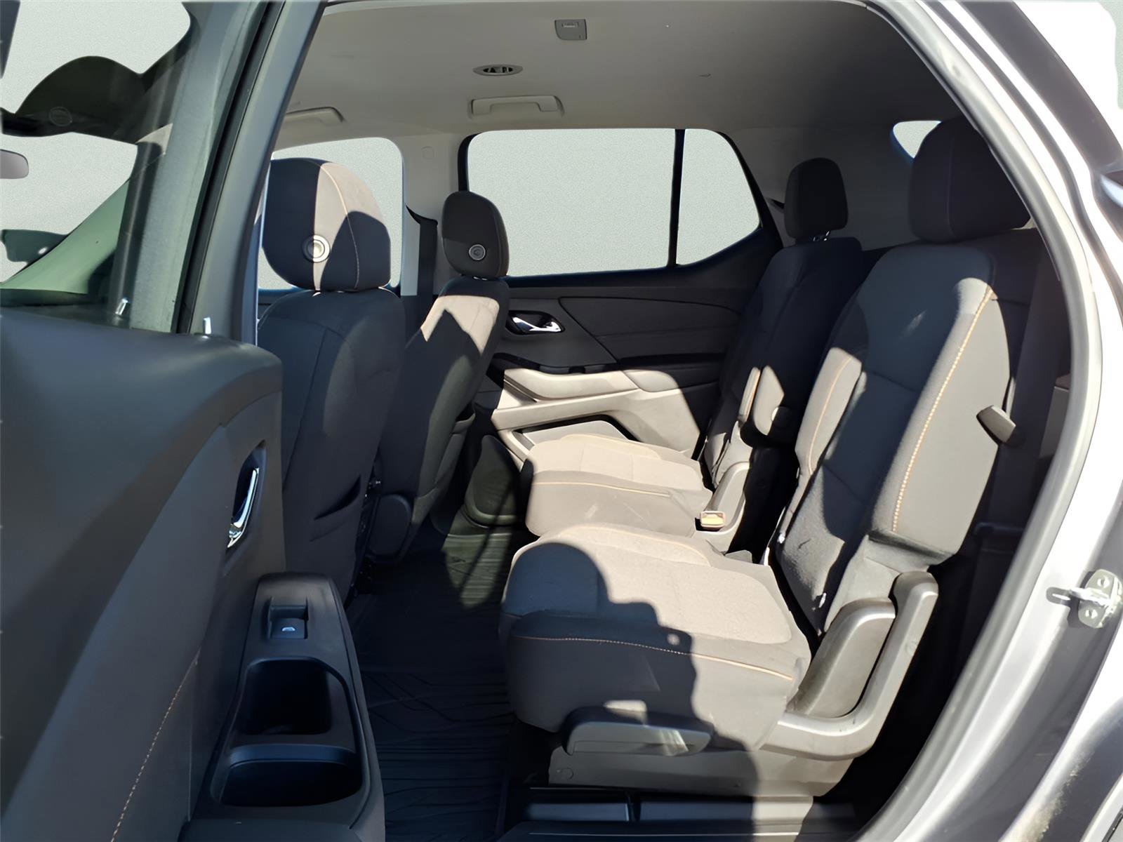 Used 2021 Chevrolet Traverse LT image 11