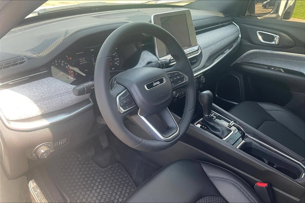 New 2025 Jeep Compass Latitude w/ Convenience Group AWD/4WD image 6