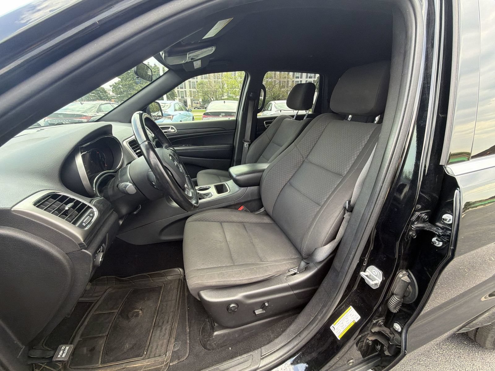 Used 2019 Jeep Grand Cherokee Laredo AWD/4WD image 12