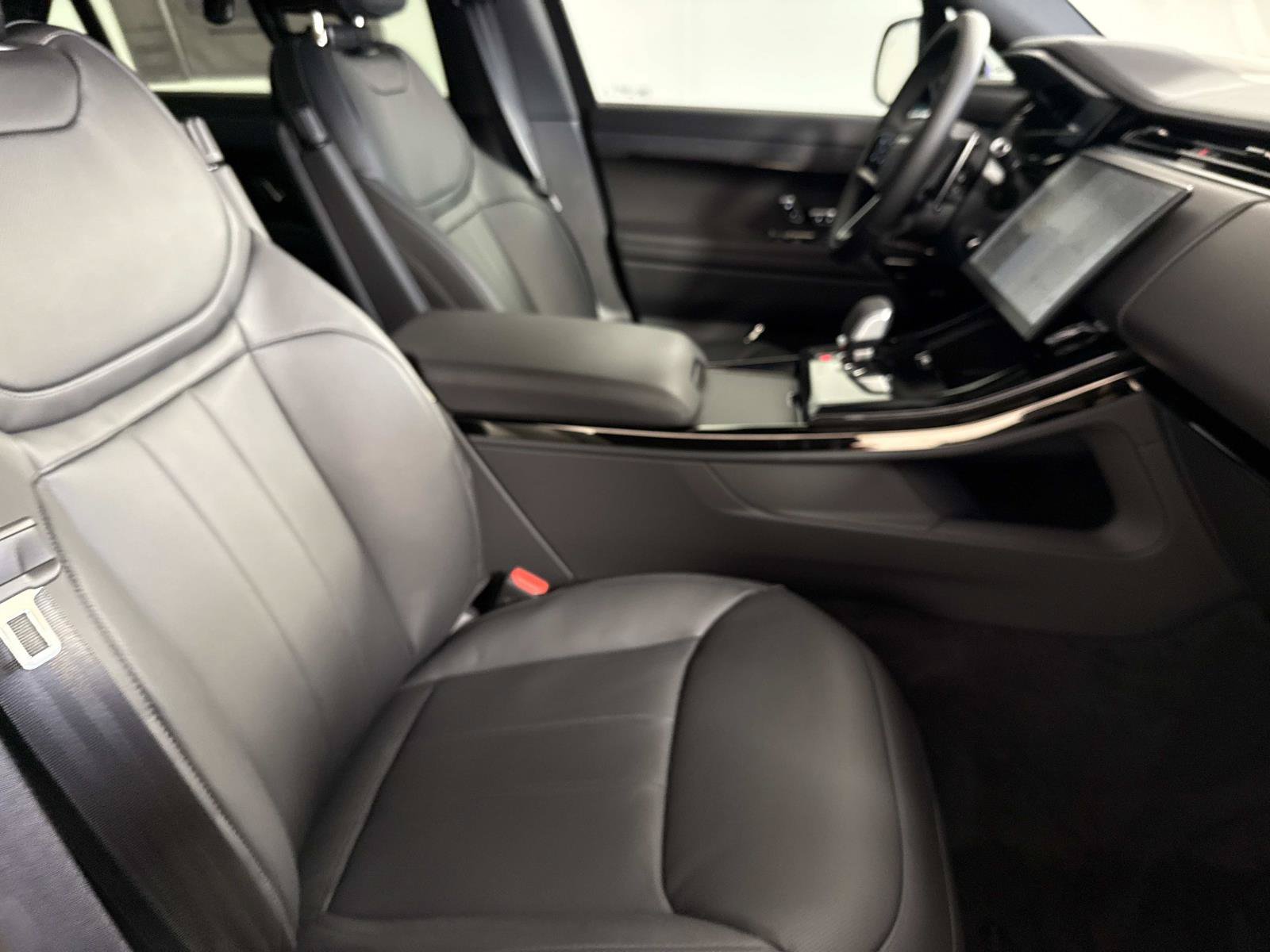 New 2027 Land Rover Range Rover Sport Dynamic SE AWD/4WD image 10