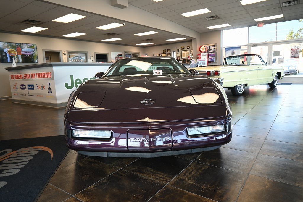 Used 1993 Chevrolet Corvette Coupe image 2