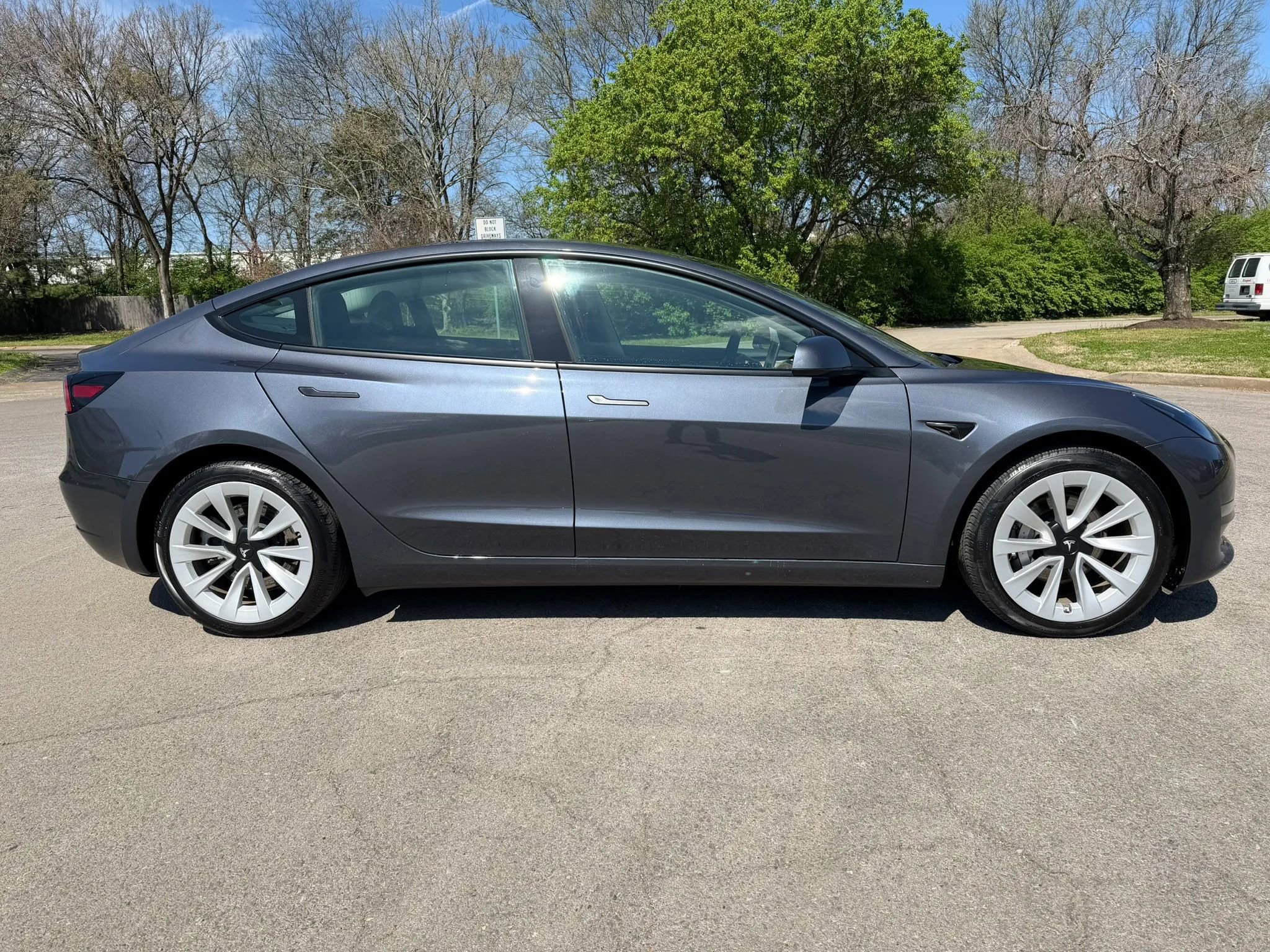 Used 2023 Tesla Model 3 Standard Range image 5